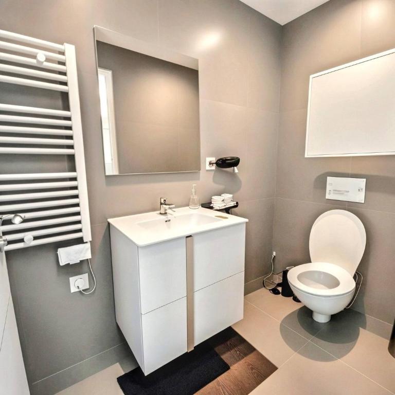 FRGK "24 AOUT 1 Mezzanine Bedroom Apartment Center Antibes AC WIFI HIGH SPEED " - Appartement 1 Chambre Deluxe - 38