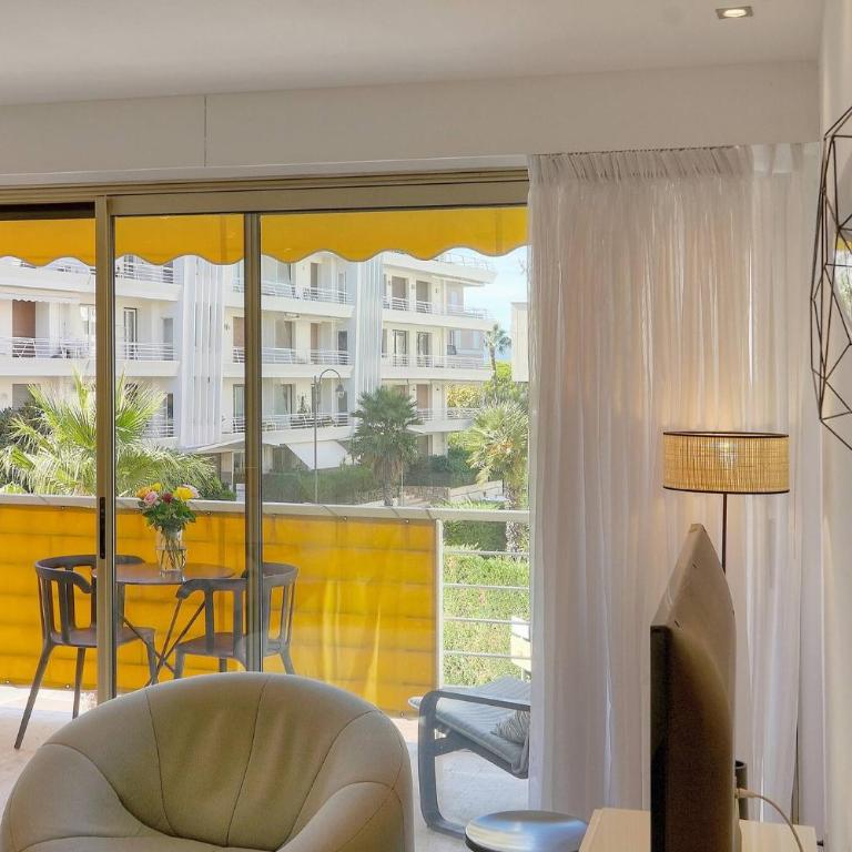 FRGK "Palm Beach Luxe 1BR Balcony, AC & Ultra-Fast Wi-Fi" - Appartement 1 Chambre avec Balcon et Vue sur Mer - 8