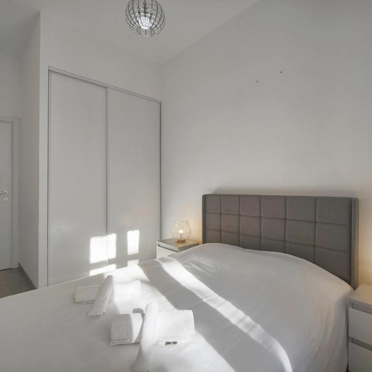 FRGK Goujon 1BR Design 300m Palais & Beaches AC & Ultra-Fast Wi-Fi - Appartement 1 Chambre de Luxe - Vue sur Jardin - 13