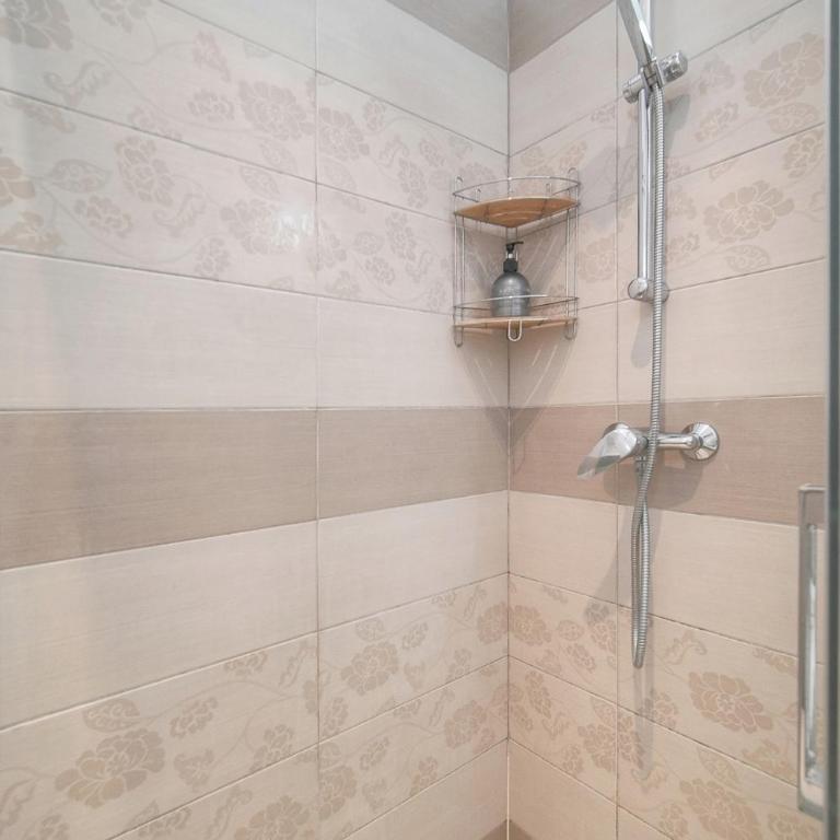 FRGK Goujon 1BR Design 300m Palais & Beaches AC & Ultra-Fast Wi-Fi - Appartement 1 Chambre de Luxe - Vue sur Jardin - 15