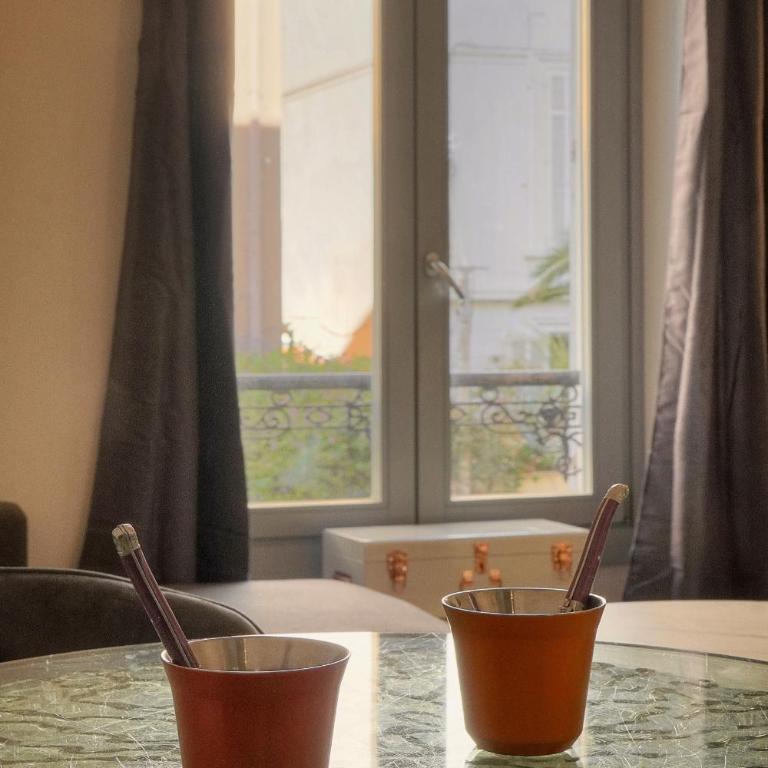 FRGK Goujon 1BR Design 300m Palais & Beaches AC & Ultra-Fast Wi-Fi - Appartement 1 Chambre de Luxe - Vue sur Jardin - 32