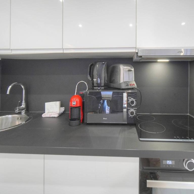FRGK Victoria 4 Central Cannes studio Terrace, AC & Ultra-Fast Wi-Fi - Studio-Apartment mit Balkon - 32