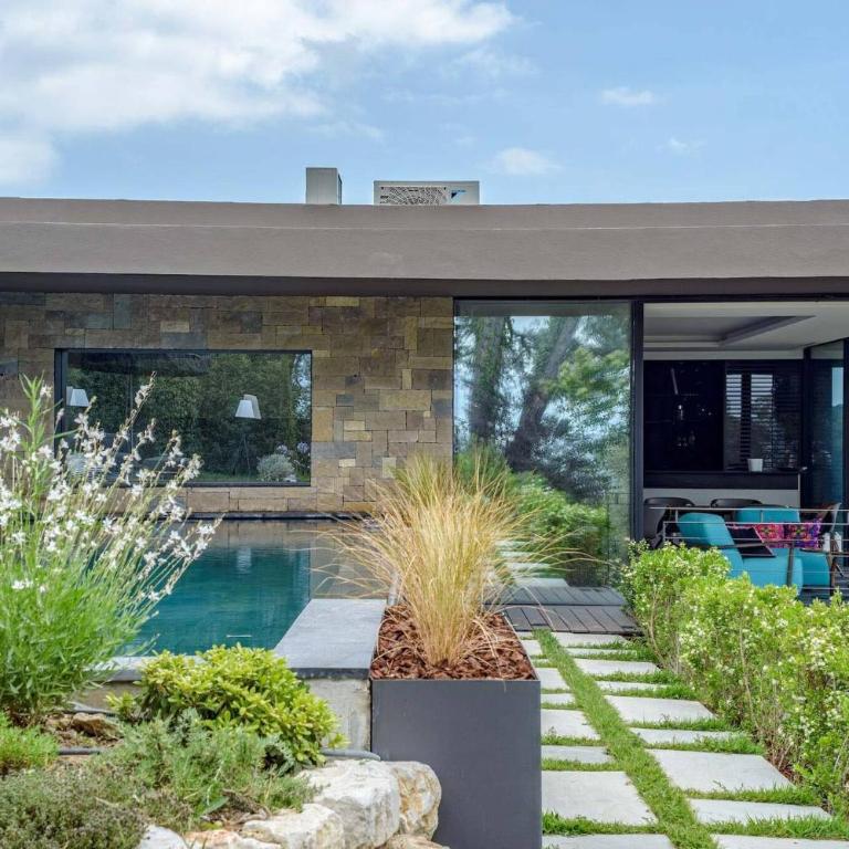 FRGK TTWHYNOT Luxury Contemporary Villa Pool, Garden & Ultra-Fast Wi-Fi - Villa - 2