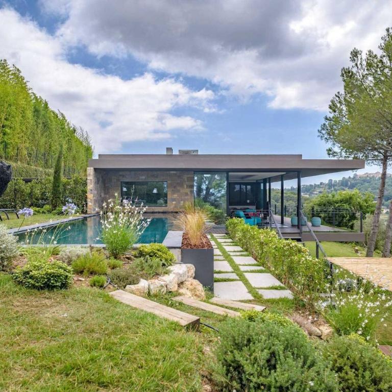 FRGK TTWHYNOT Luxury Contemporary Villa Pool, Garden & Ultra-Fast Wi-Fi - Villa - 1