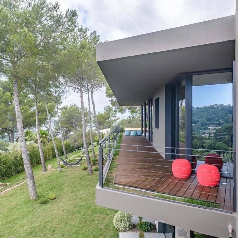 FRGK TTWHYNOT Luxury Contemporary Villa Pool, Garden & Ultra-Fast Wi-Fi - Villa - 3