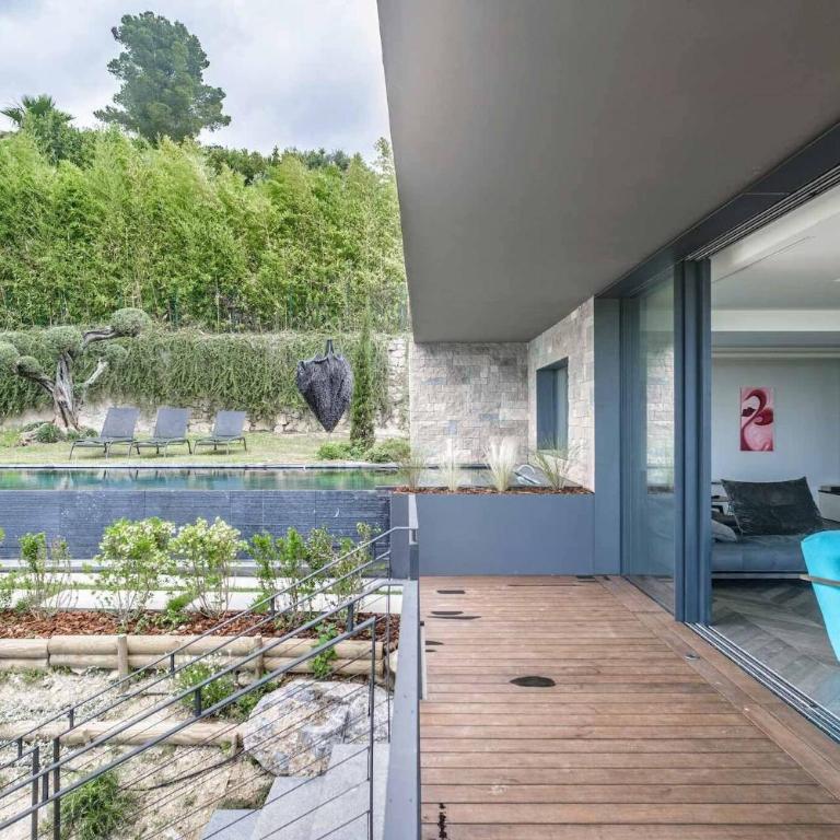FRGK TTWHYNOT Luxury Contemporary Villa Pool, Garden & Ultra-Fast Wi-Fi - Villa - 5