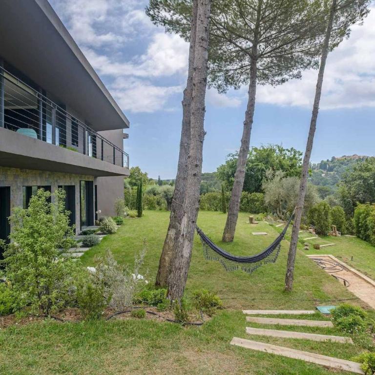 FRGK TTWHYNOT Luxury Contemporary Villa Pool, Garden & Ultra-Fast Wi-Fi - Villa - 4