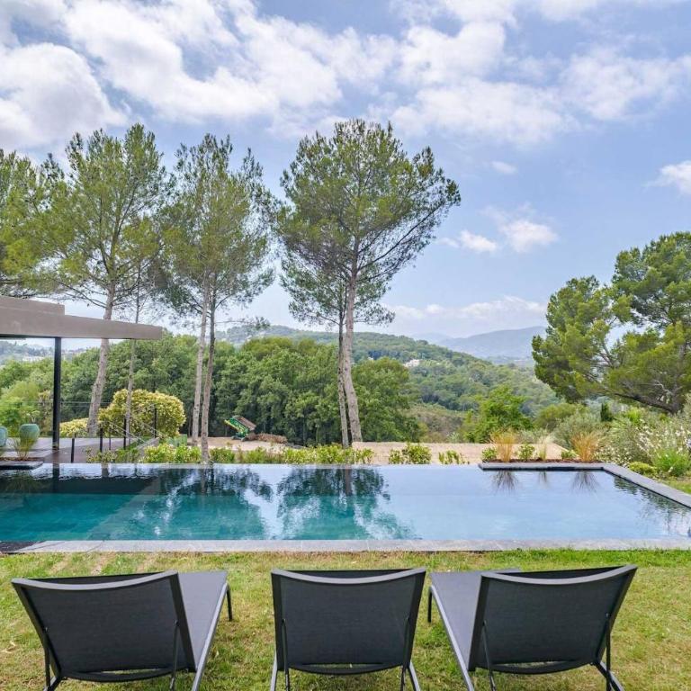 FRGK TTWHYNOT Luxury Contemporary Villa Pool, Garden & Ultra-Fast Wi-Fi - Villa - 11
