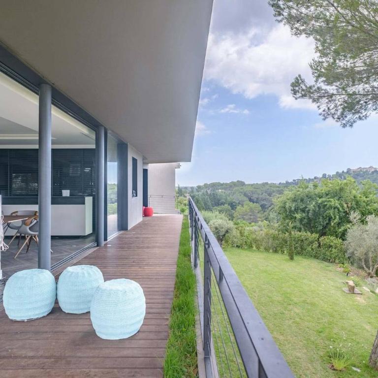 FRGK TTWHYNOT Luxury Contemporary Villa Pool, Garden & Ultra-Fast Wi-Fi - Villa - 13