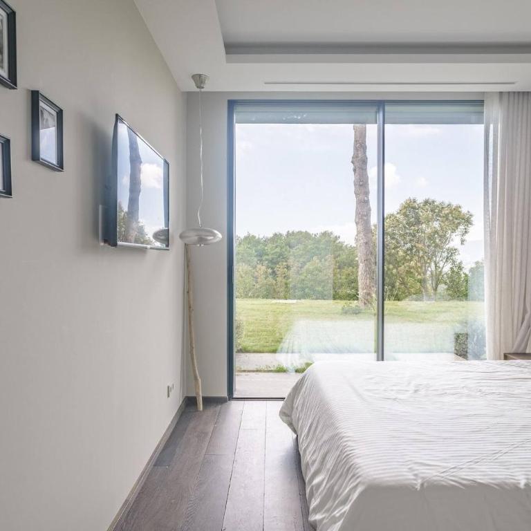 FRGK TTWHYNOT Luxury Contemporary Villa Pool, Garden & Ultra-Fast Wi-Fi - Villa - 25