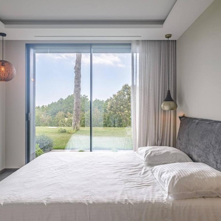 FRGK TTWHYNOT Luxury Contemporary Villa Pool, Garden & Ultra-Fast Wi-Fi - Villa - 26