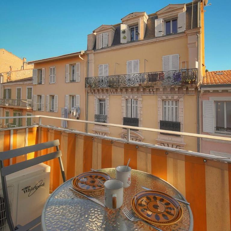 FRGK "Elegant studio CLEMENCEAU terrace WIFI HIGH-SPEED " - Studio Lit King-Size avec Canapé-Lit - 15