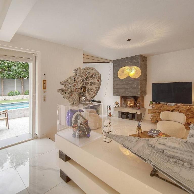FRGK 'La Cote d'Azur Villa Private Pool, AC Ultra-Fast Wi-Fi' - Villa avec Piscine Privée - 14