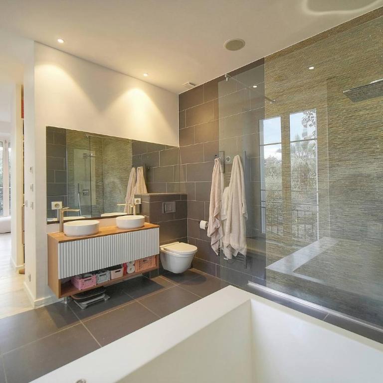 FRGK 'La Cote d'Azur Villa Private Pool, AC Ultra-Fast Wi-Fi' - Villa avec Piscine Privée - 28
