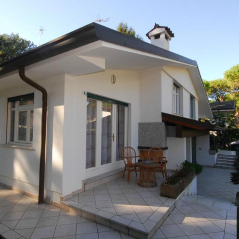 Cozy villa with patio and garden - Villa - 9