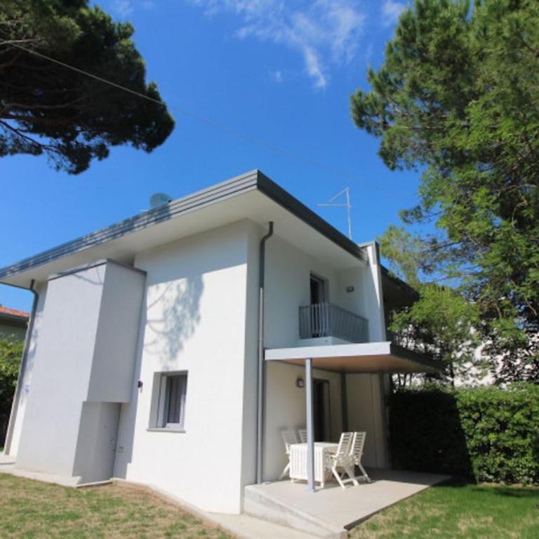 Modern villa with a fenced garden - Villa - 13
