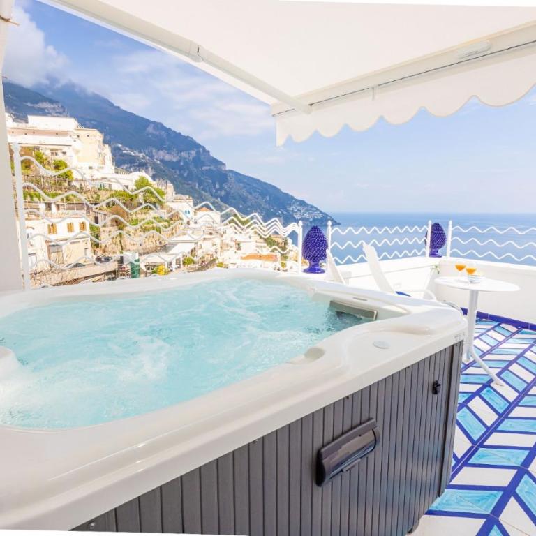 Aurora Luxury Suites Seaview - One-Bedroom House - 1