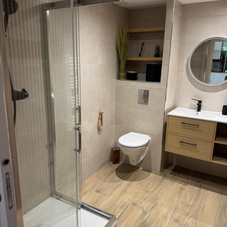 Perle Dazur Jacuzzi Suite Parking Prive 5min Mer - Apartamento de 1 dormitorio - 11