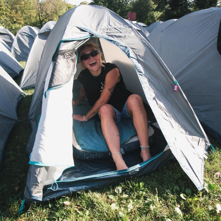 Beer Base-Camp Oktoberfest camping with free welcome beer and traditional dirndl-lederhosen shop - Zelt - 1