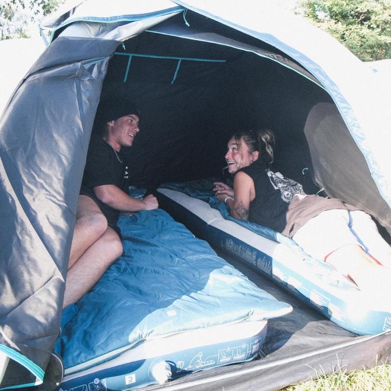 Beer Base-Camp Oktoberfest camping with free welcome beer and traditional dirndl-lederhosen shop - Zelt - 2