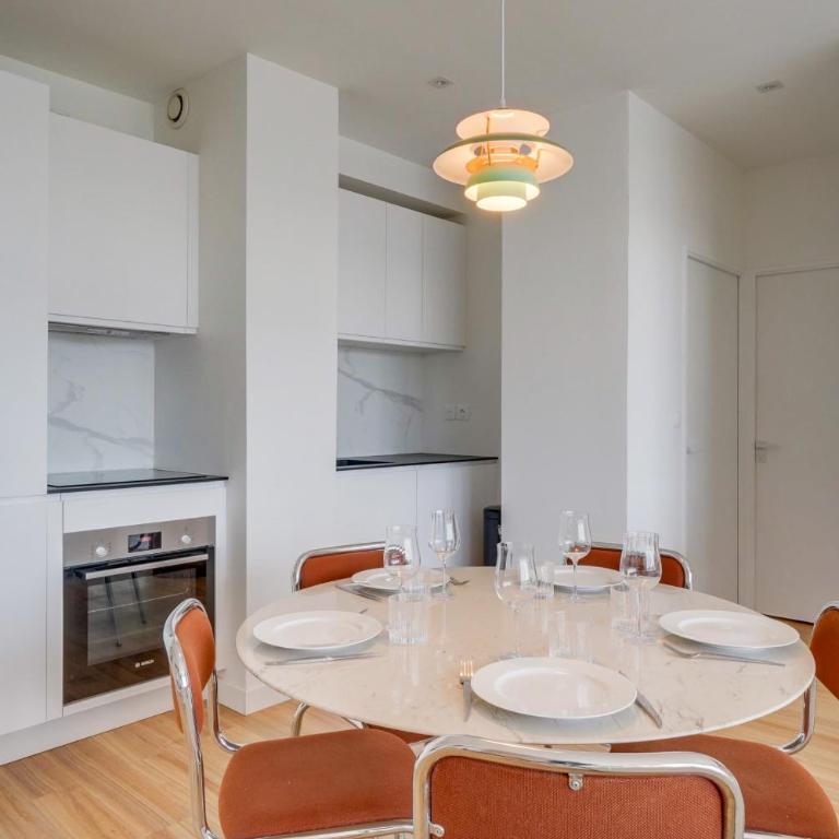 Apartment with parking in the heart of Chartrons - Appartement - 7