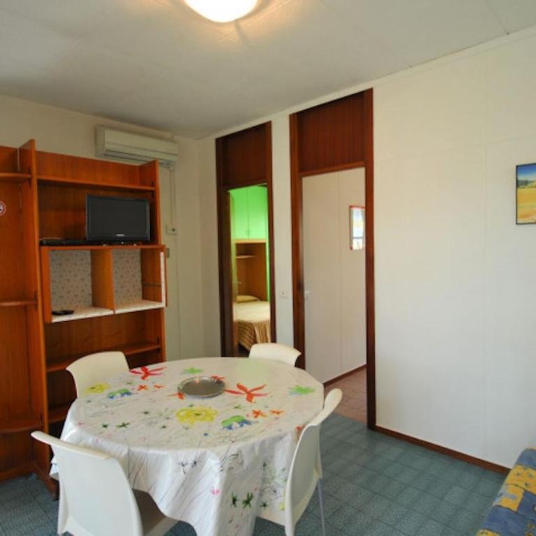 Villa with patio in Lignano Pineta - Villa - 9