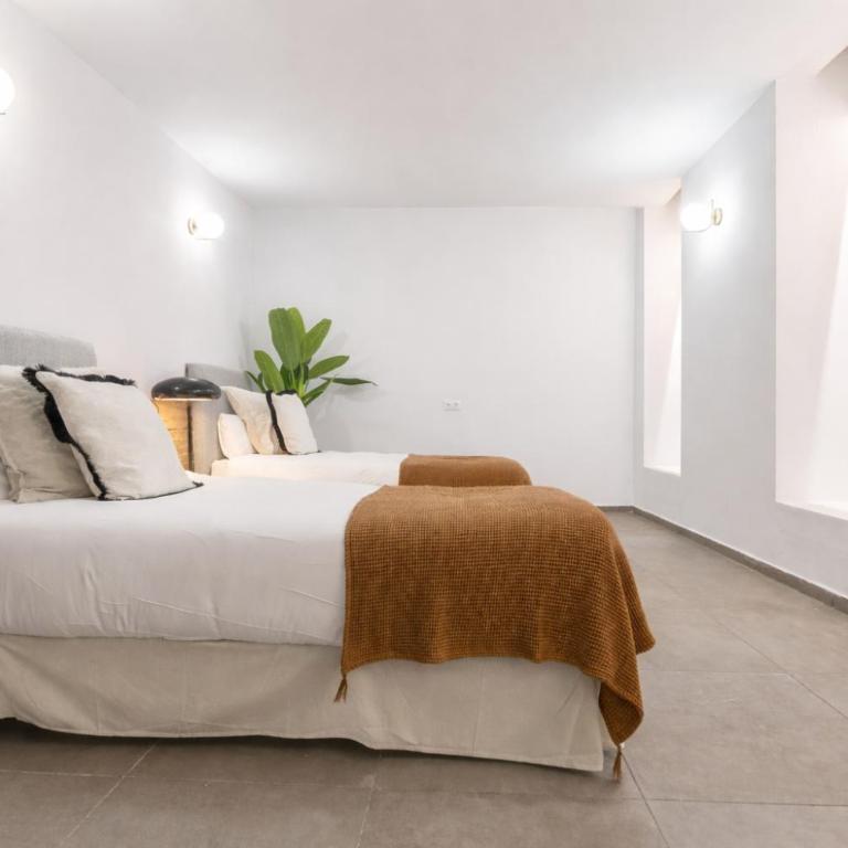 Collection Latina - Apartamentos Únicos en el Barrio Más Auténtico - Deluxe Family Room - 6