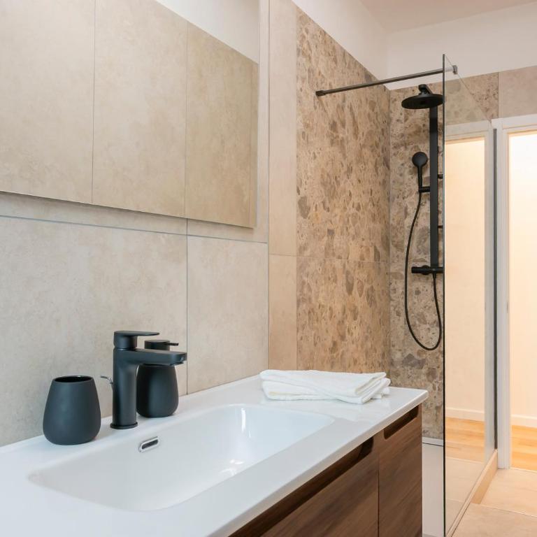 Luminoso e moderno appartamento vicino alla metro - Appartamento con 2 Camere da Letto - 36