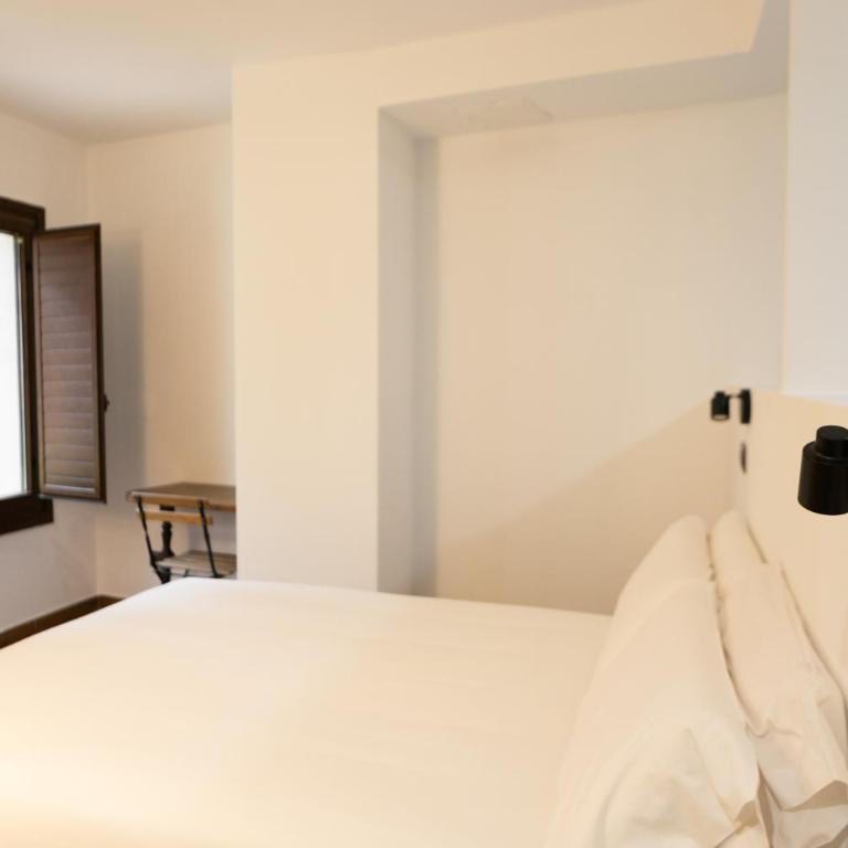 León Center Rooms - Habitación Familiar - 5