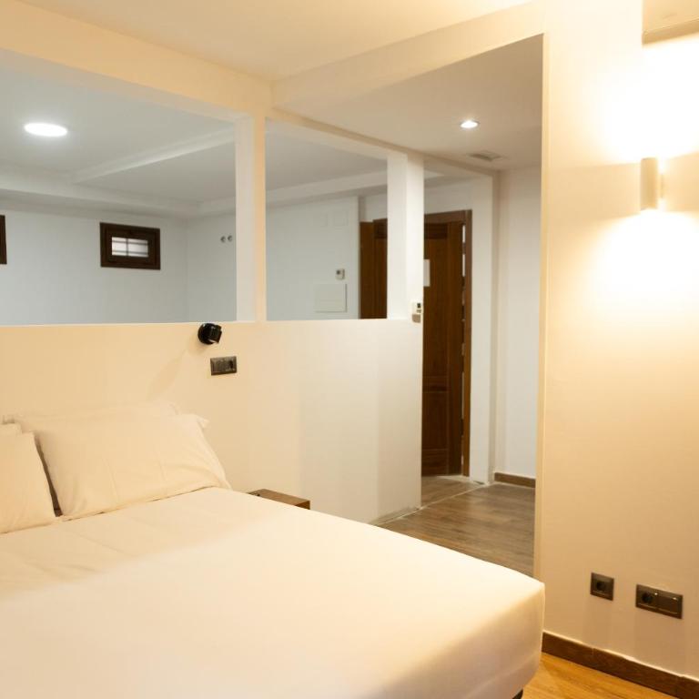 León Center Rooms - Habitación Familiar - 6