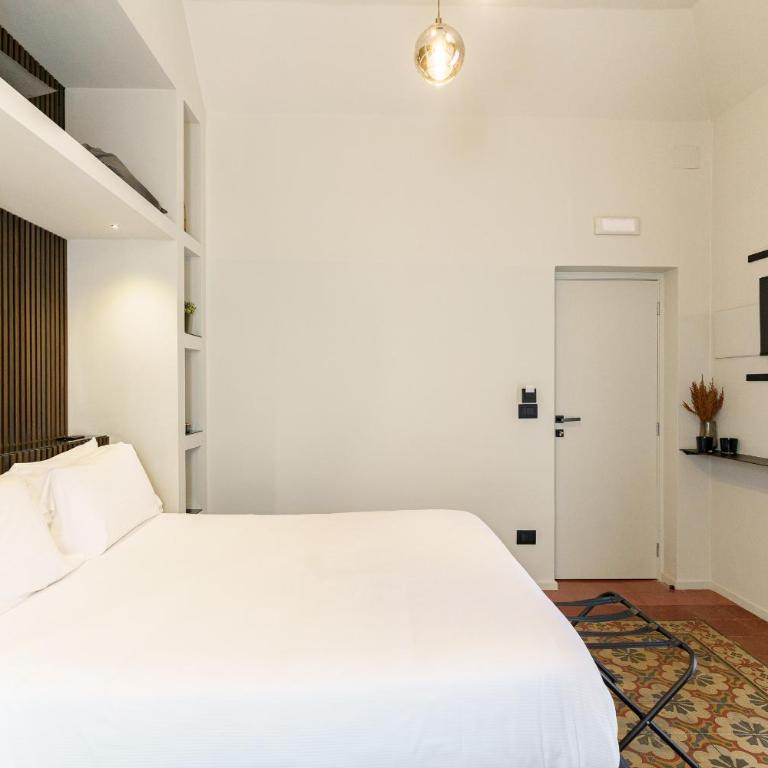 VICOLO SAN GAETANO -luxury rooms- - Deluxe King Room - 5