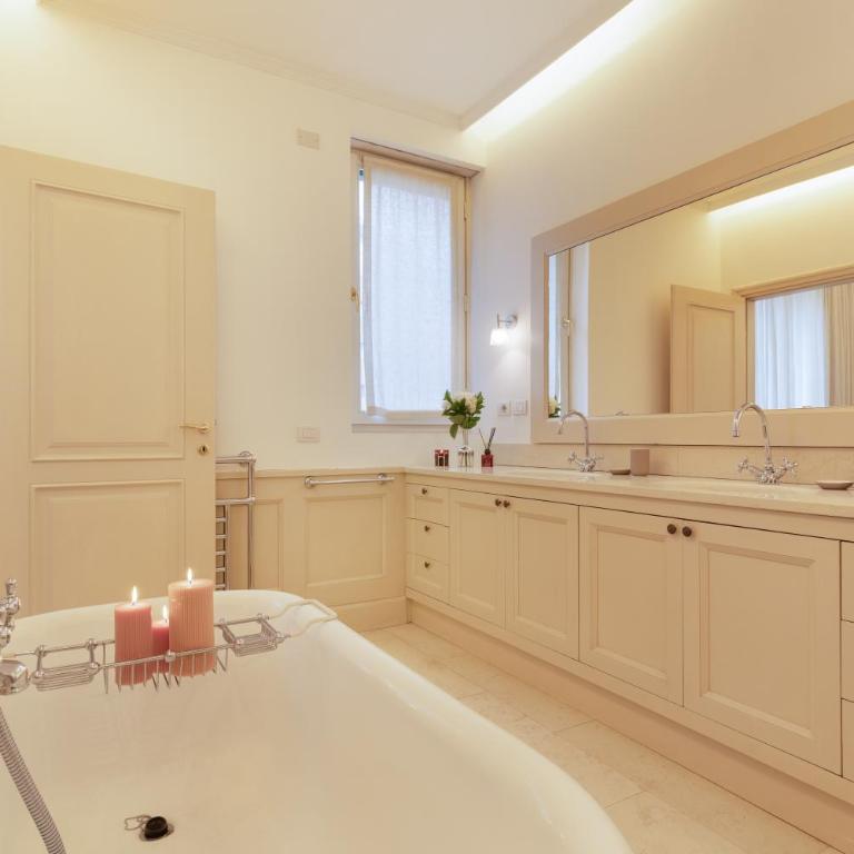 GuestHost - 500sqm luxury with Spa, Gym, Terrace, Game Room & Garage - Appartamento con 3 Camere da Letto - 55