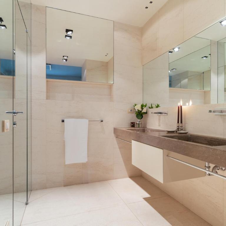 GuestHost - 500sqm luxury with Spa, Gym, Terrace, Game Room & Garage - Appartamento con 3 Camere da Letto - 48