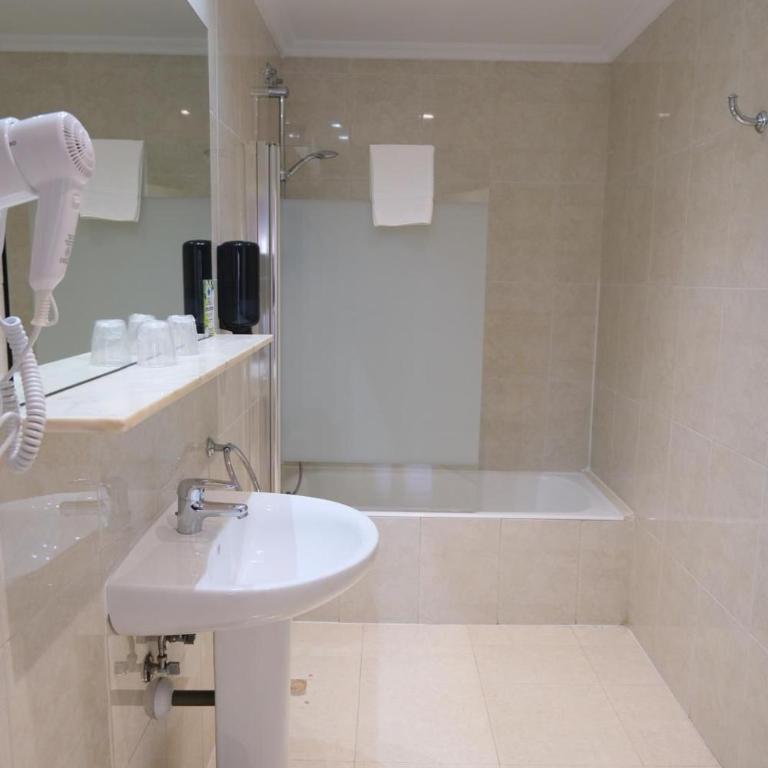 Hotel Gabriel y Galán - Habitación con cama grande - 3