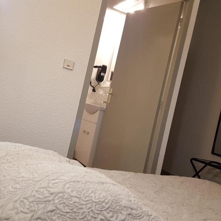 Hotel Glaizette - Chambre Double avec Salle de Bains Privative - 1