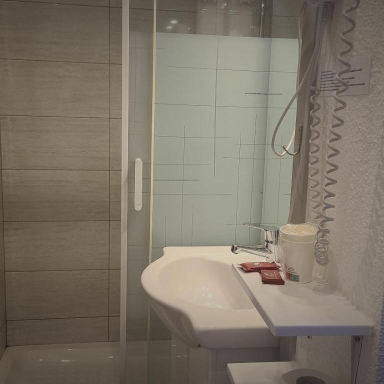Hotel Glaizette - Chambre Double avec Salle de Bains Privative - 5
