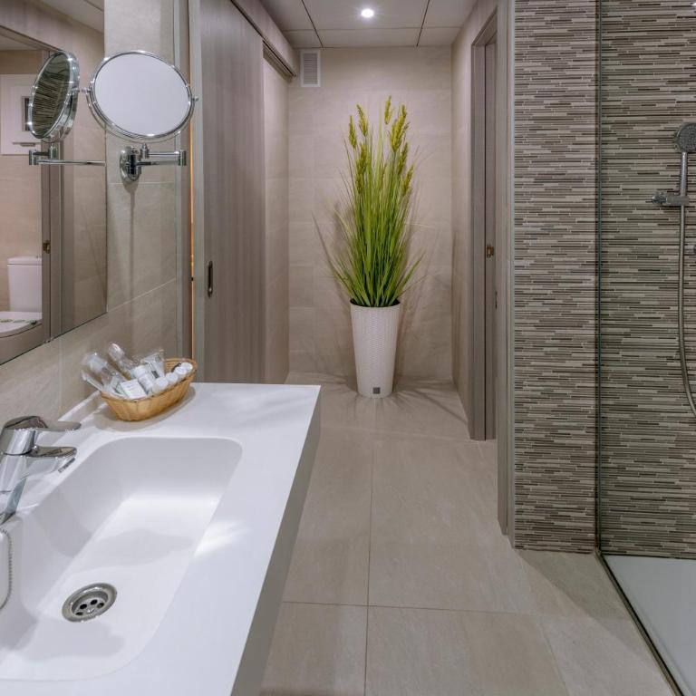 Hotel Olympus Palace - Junior Suite with Pool View - 4