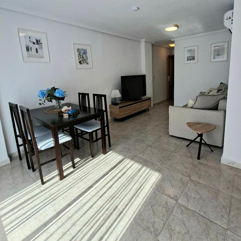 Beach-City-Rooftop terrace-Torrevieja PMT27 - Apartamento de 2 dormitorios con balcón y terraza - 13