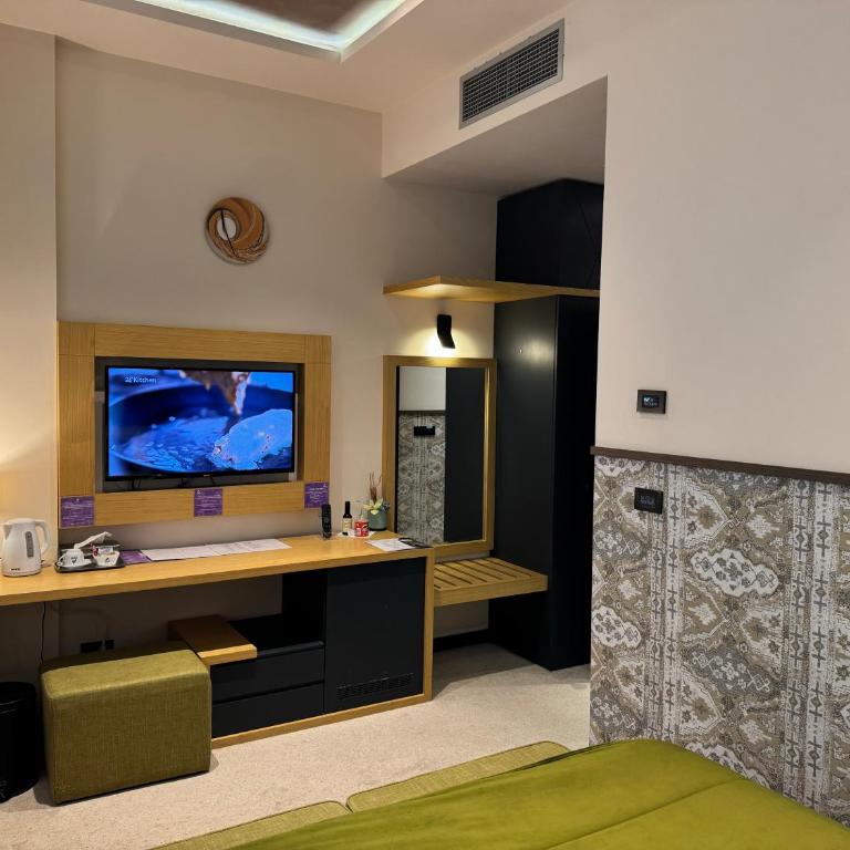Atera Business Suites - Double or Twin Room - 6