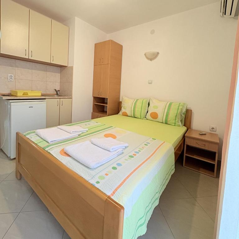 Apartmani Miladinović - Dvokrevetna Soba sa Bračnim Krevetom - 2