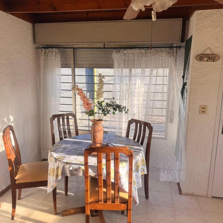 Mar 11 -ALOHA - Family Room - 19