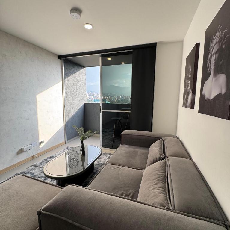 Urbanity - Three-Bedroom Apartment with View - 31