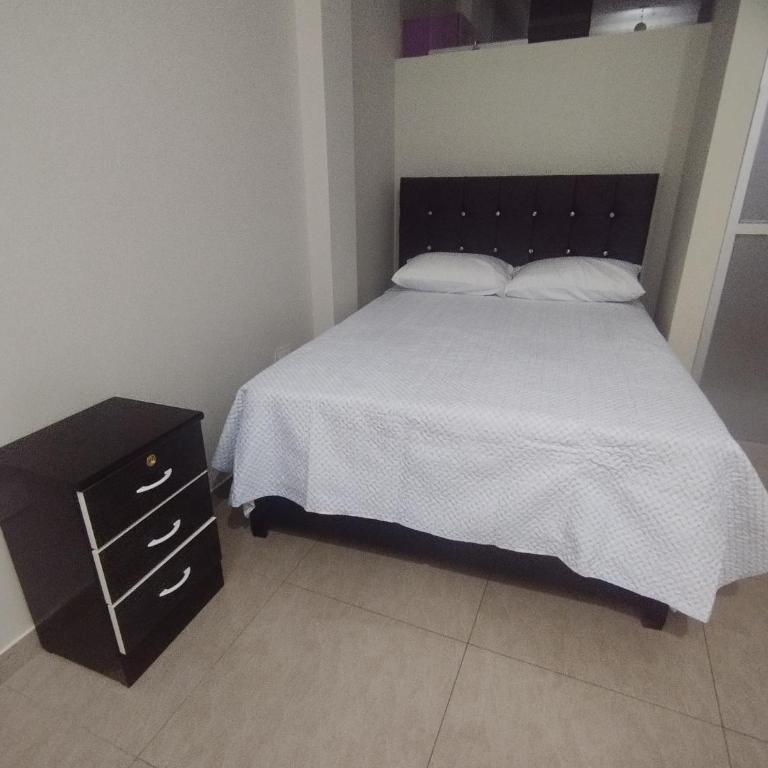1er piso con piscina Florencia Apart - Three-Bedroom Apartment - 13