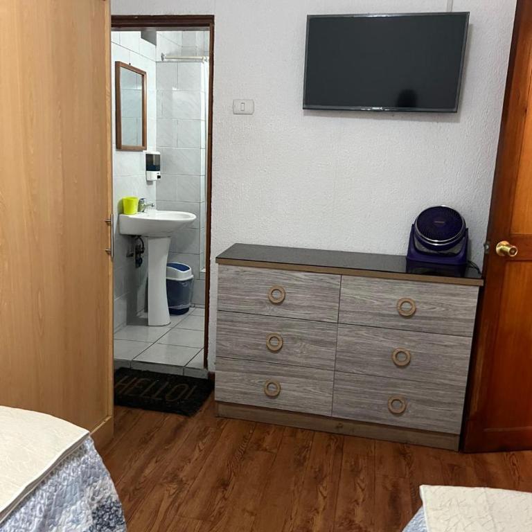 Hostal Colonial - Room #1583618602 - 11
