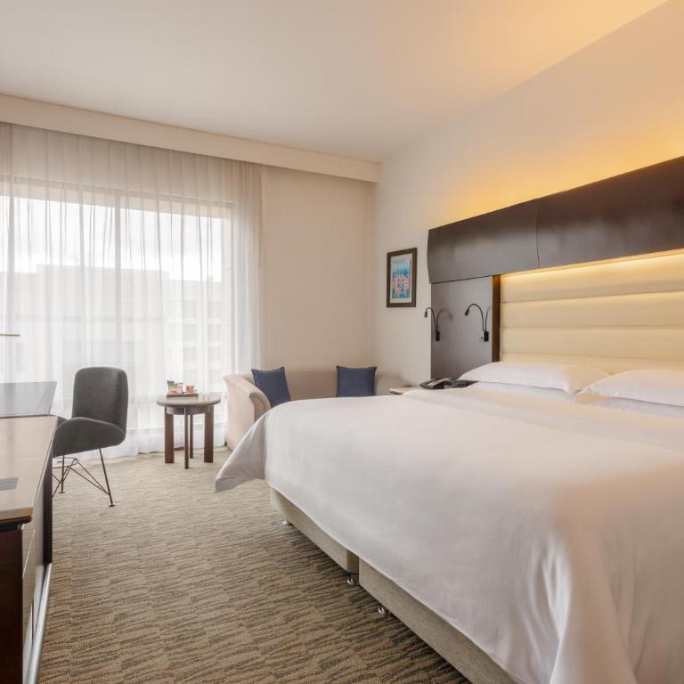 Sheraton Bogotá Hotel - Habitación con cama extragrande - Planta superior/acceso al club - 1