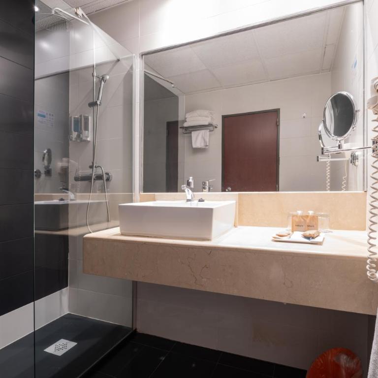 Hotel Chamartin The One - Family Suite (4 Adults) - 8