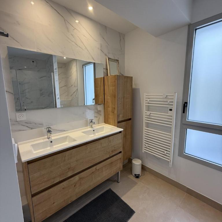 Appartement avec terrasse - Proche mer et centre - Appartamento con 3 Camere da Letto - 17