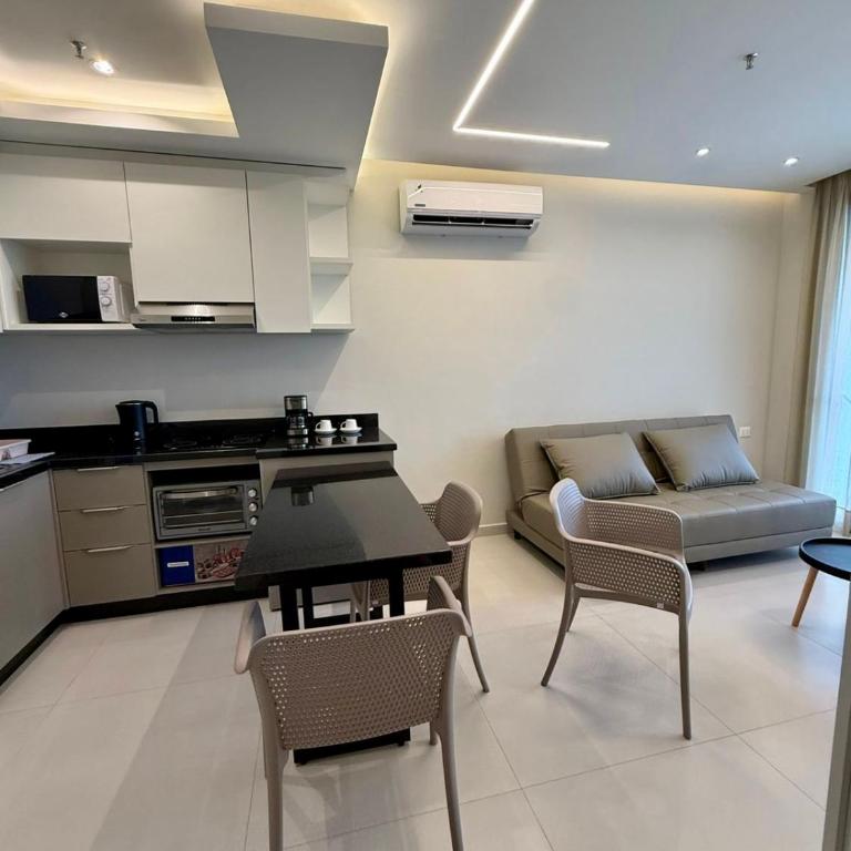 Milord Suites - Apartment with Balcony - 8