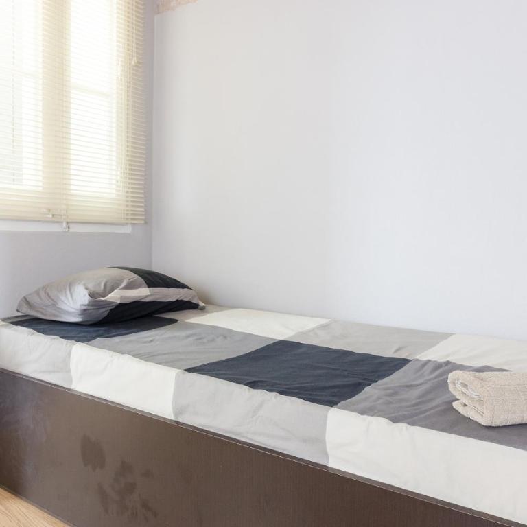 ApartEasy mid-term ONLY for VACATIONS stays, ATIC GRACIA - Two-Bedroom Apartment - 9