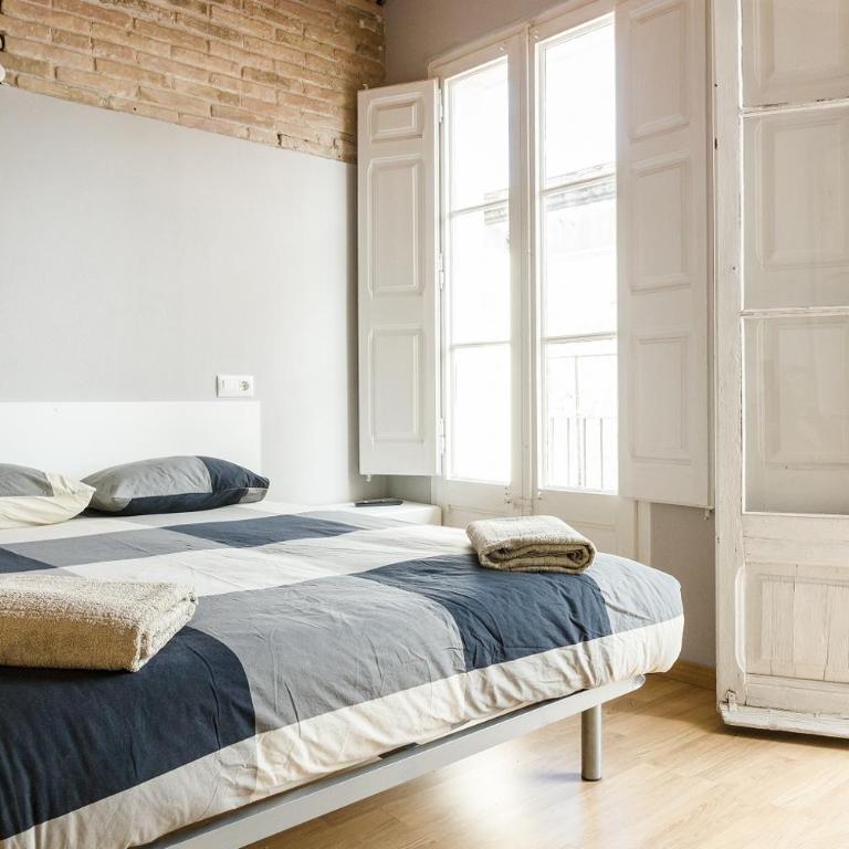 ApartEasy mid-term ONLY for VACATIONS stays, ATIC GRACIA - Two-Bedroom Apartment - 5